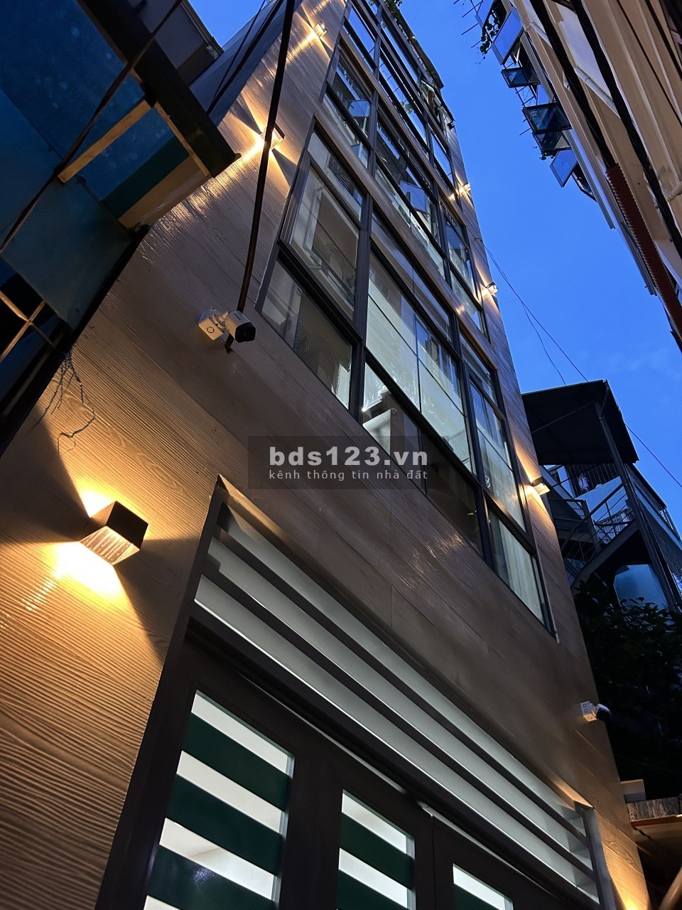 Bán CHDV 72m2, kết cấu 7 tầng, thang máy xịn, full thiết bị cao cấp tại Đống Đa, Hà Nội