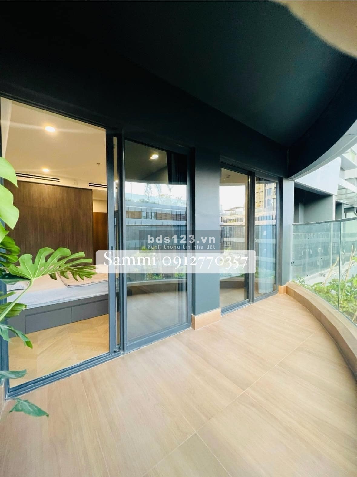 Bán nhanh căn hộ 2PN, DT 76m2, 11m2 sân vườn, sổ đỏ chính chủ tại Lumiere Riverside