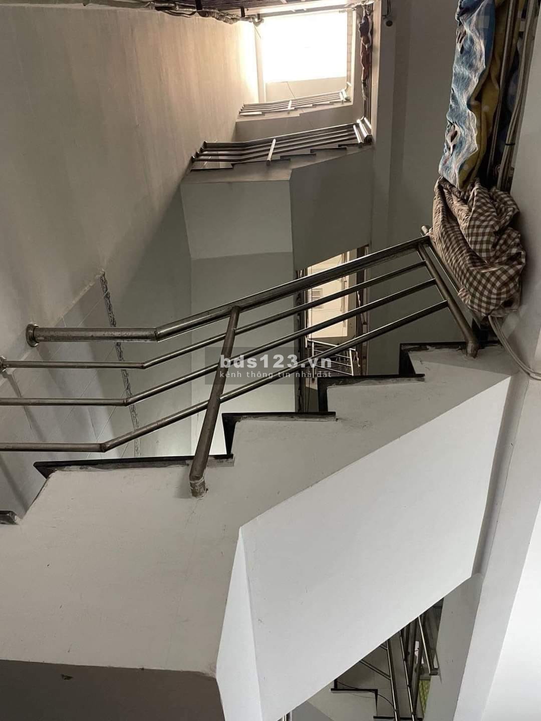 Đường Lý Thái Tổ, quận 10, hẻm xe tải - 43M2, 4 tầng, BTCT - Chỉ 7.X tỷ