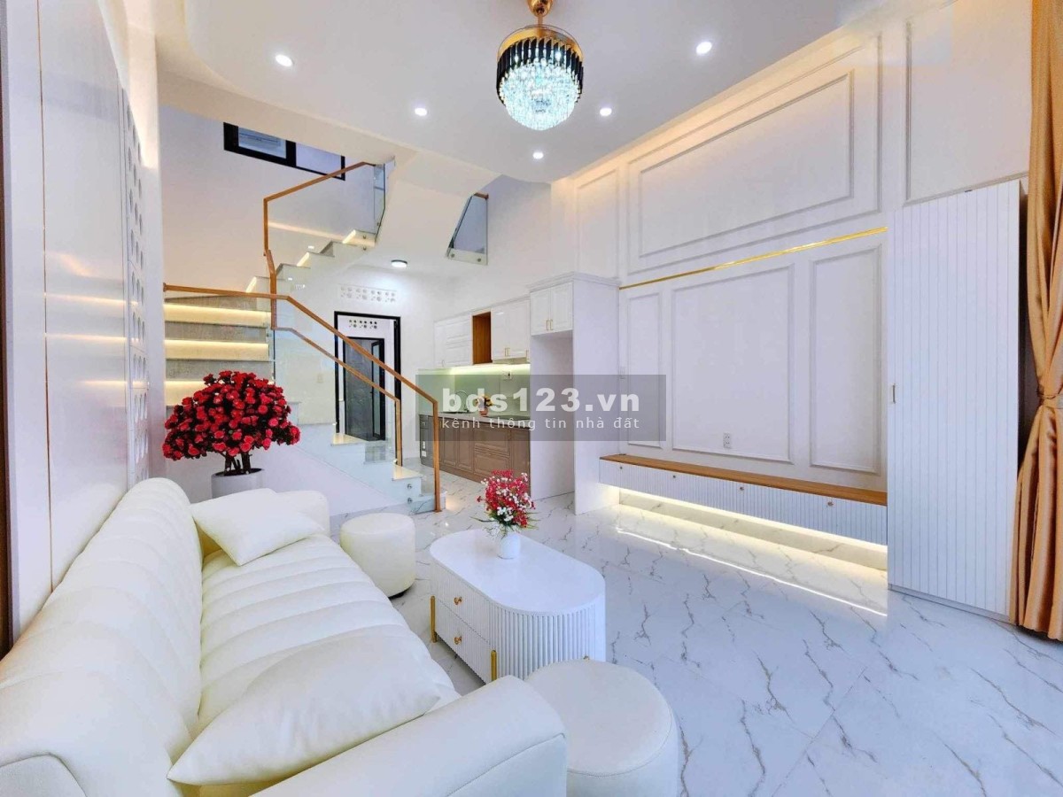 Nhà mới xây 2 tầng, ngang 5m, sát mặt tiền Phạm Văn Nghị, chỉ 2.65 tỷ