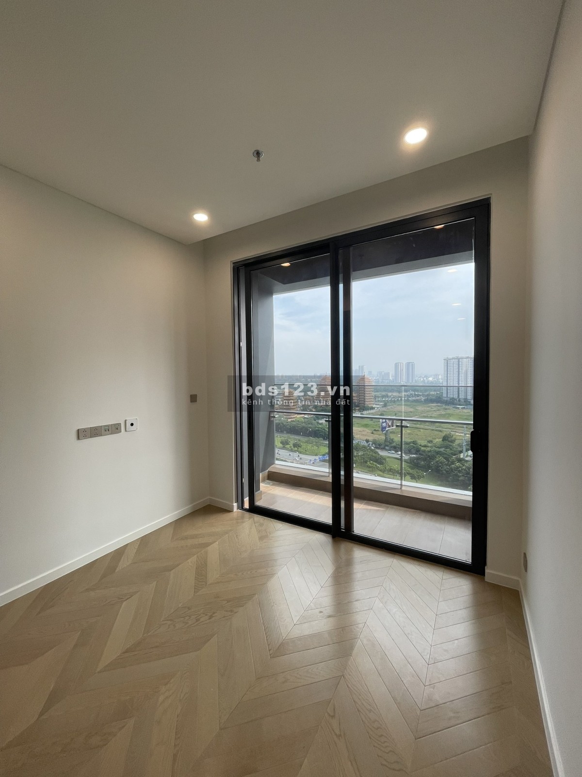 Bán căn hộ 2PN, tòa tháp West, diện tích 73m2, view thành phố, NTCB tại Lumiere Riverside