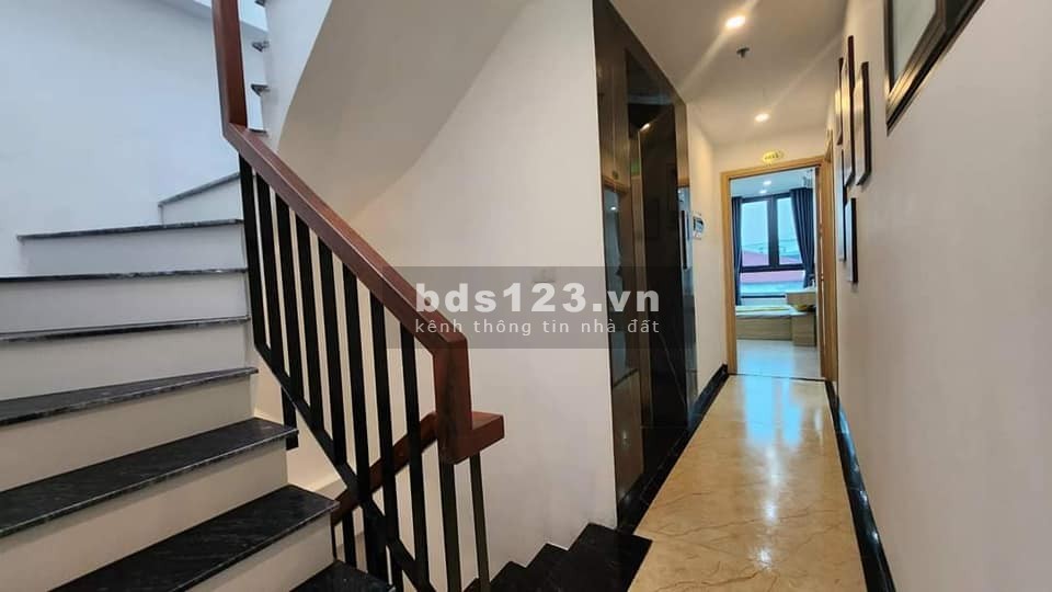Bán CHDV Cầu Giấy, DT 101m2, MT 8.5m, 18 phòng, ban công rộng, full nội thất giá 18.x tỷ