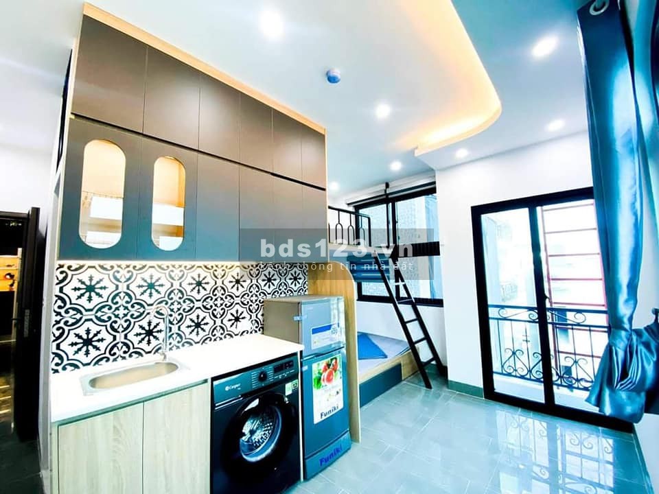 Bán CHDV Cầu Giấy, DT 101m2, MT 8.5m, 18 phòng, ban công rộng, full nội thất giá 18.x tỷ