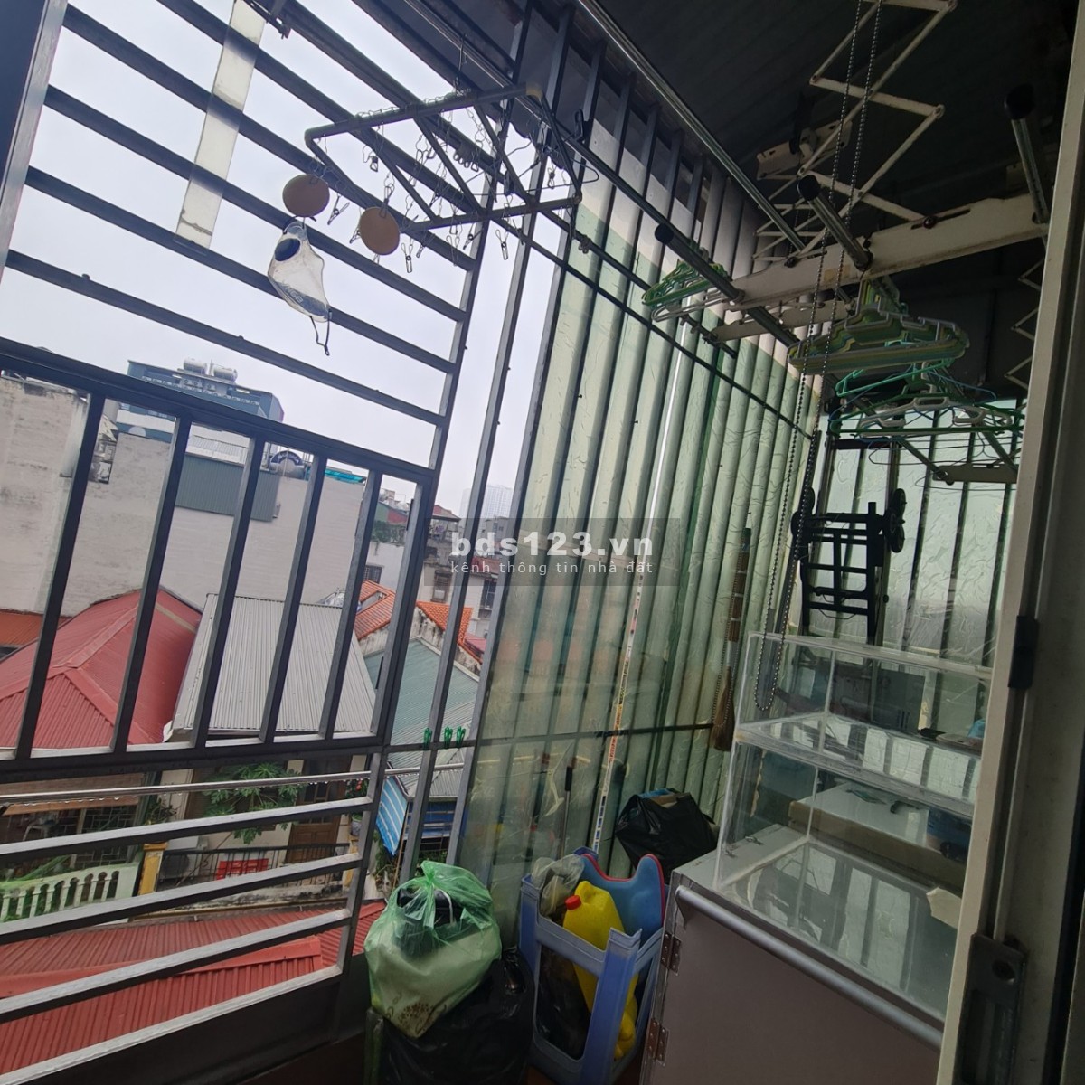 Chính chủ bán căn tập thể tầng 5, số 111 Láng Hạ, Sổ 50m/75m. cửa hướng Đông Bắc. 2.85ty