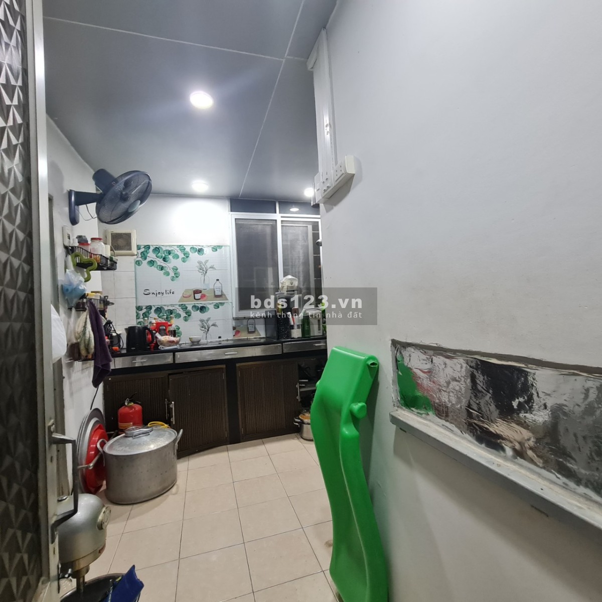 Chính chủ bán căn tập thể tầng 5, số 111 Láng Hạ, Sổ 50m/75m. cửa hướng Đông Bắc. 2.85ty