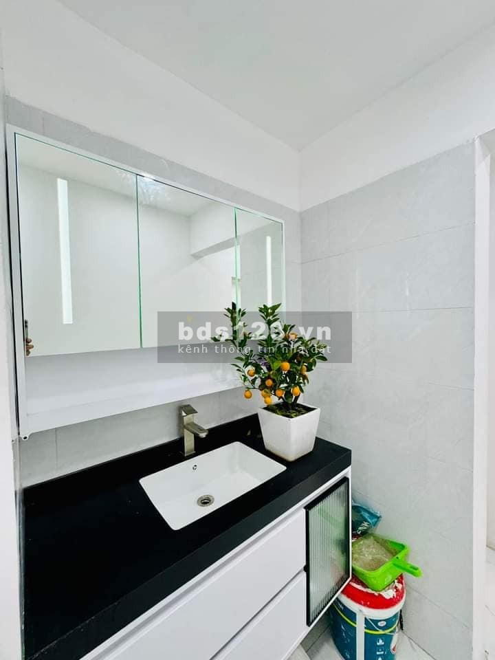 Bán căn hộ Bách Khoa, Hai Bà Trưng 85m, giá 2.85 tỷ.