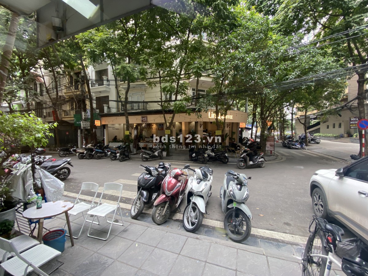 Cho thuê lẻ hoặc cà tầng 3. Bao gồm 2 phòng có vệ sinh riêng.