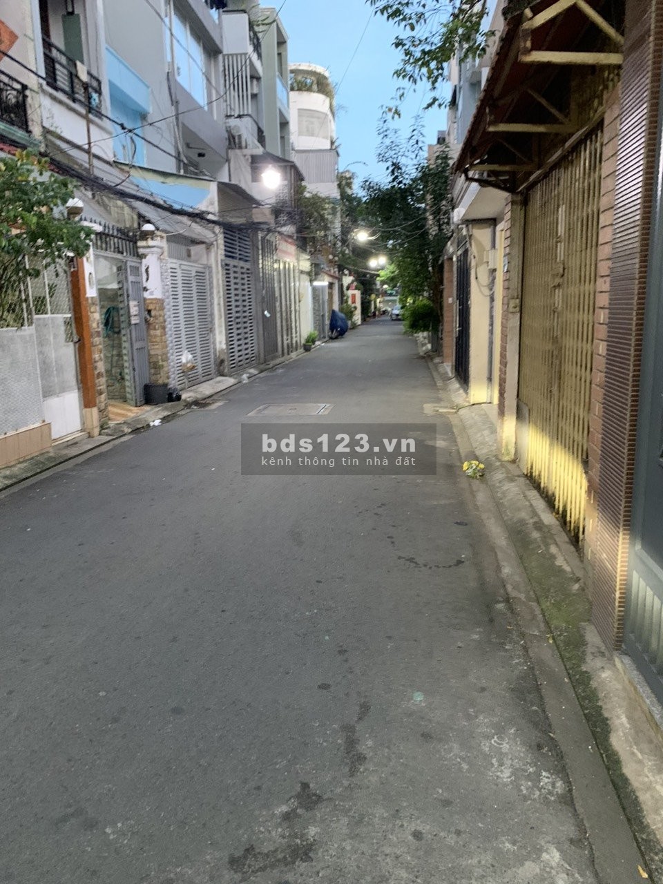 Bán nhà gần chợ Trần Hữu Trang, Phú Nhuận 3.7 x 10, giá 5.4 tỷ