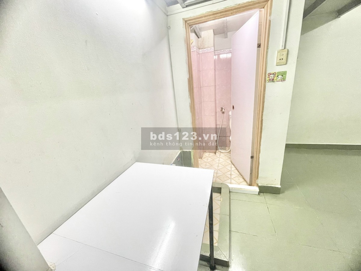 Phòng trọ rộng và đẹp 30m2 ngay Aeon Tân Phú: Có gác lửng, kệ bếp, giờ giấc tự do.