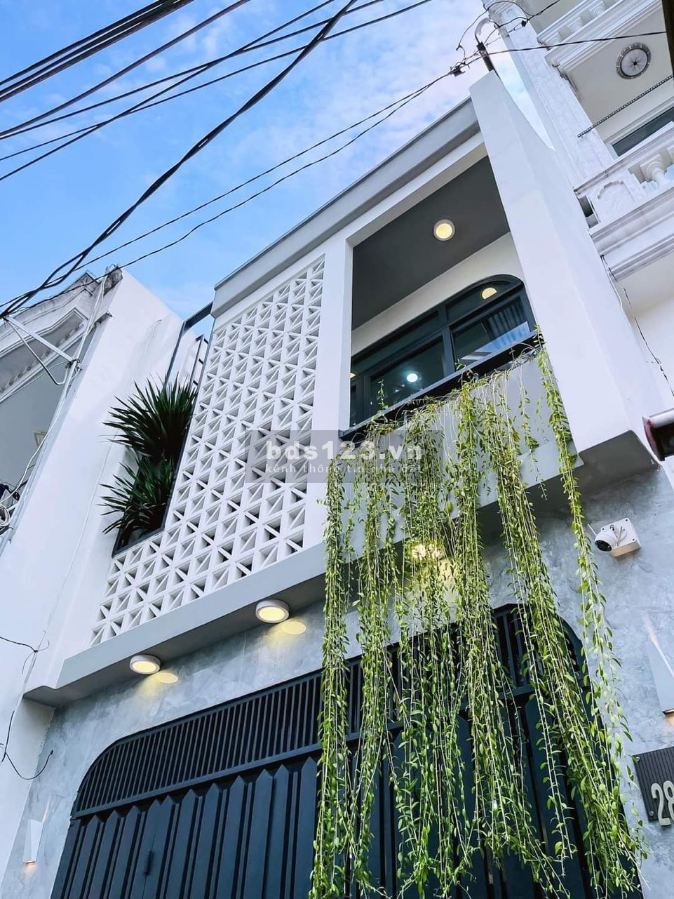Nhà nhỏ Cao Thắng thích hợp cho GD trẻ. Dt 31m2 xây 1 trệt 1 lầu, hẻm oto giá chỉ 2 tỷ 200 trọn sổ