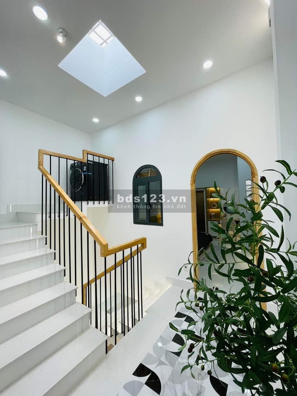 Nhà nhỏ Cao Thắng thích hợp cho GD trẻ. Dt 31m2 xây 1 trệt 1 lầu, hẻm oto giá chỉ 2 tỷ 200 trọn sổ
