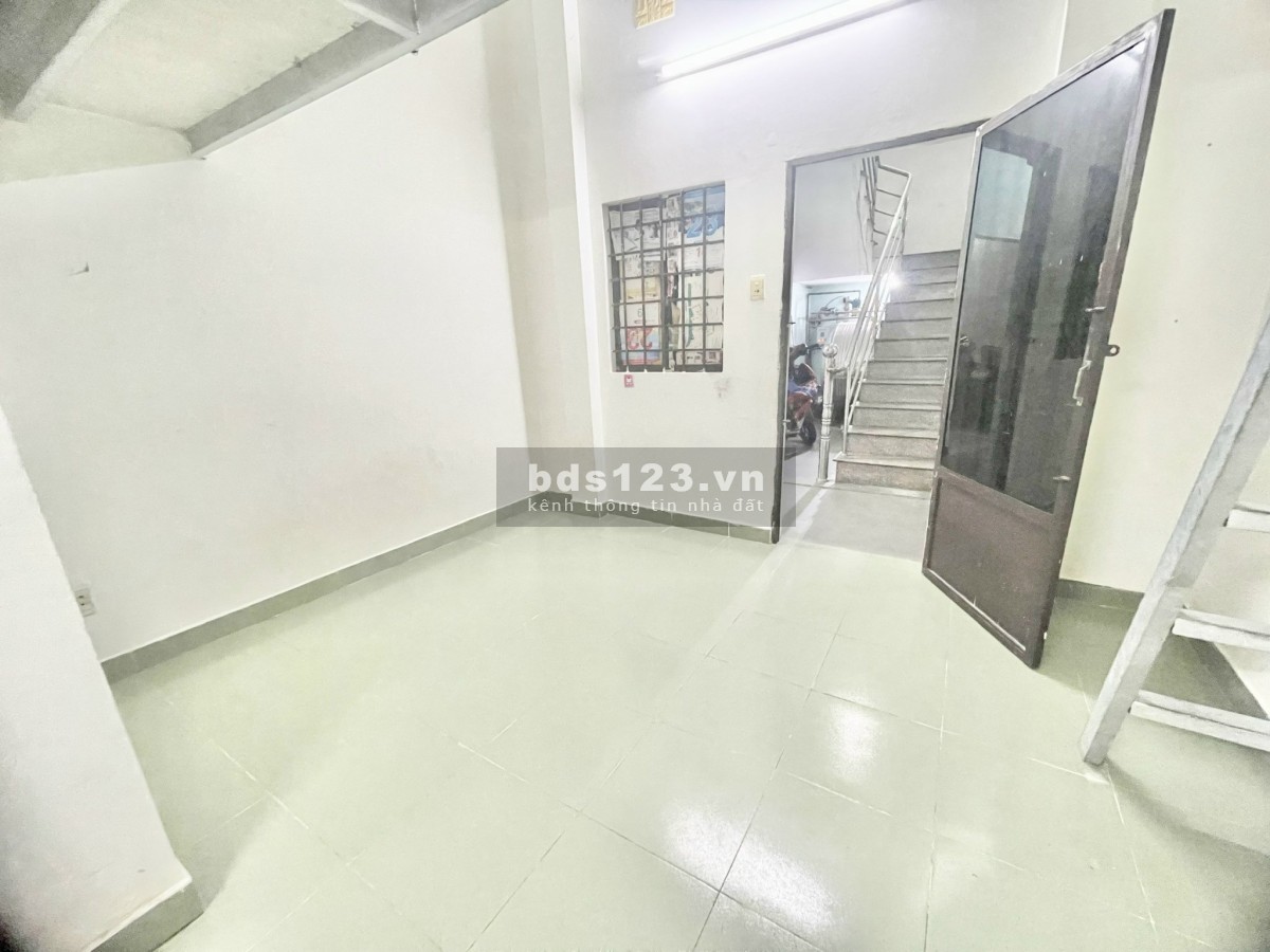 Phòng trọ rộng và đẹp 30m2 ngay Aeon Tân Phú: Có gác lửng, kệ bếp, giờ giấc tự do.