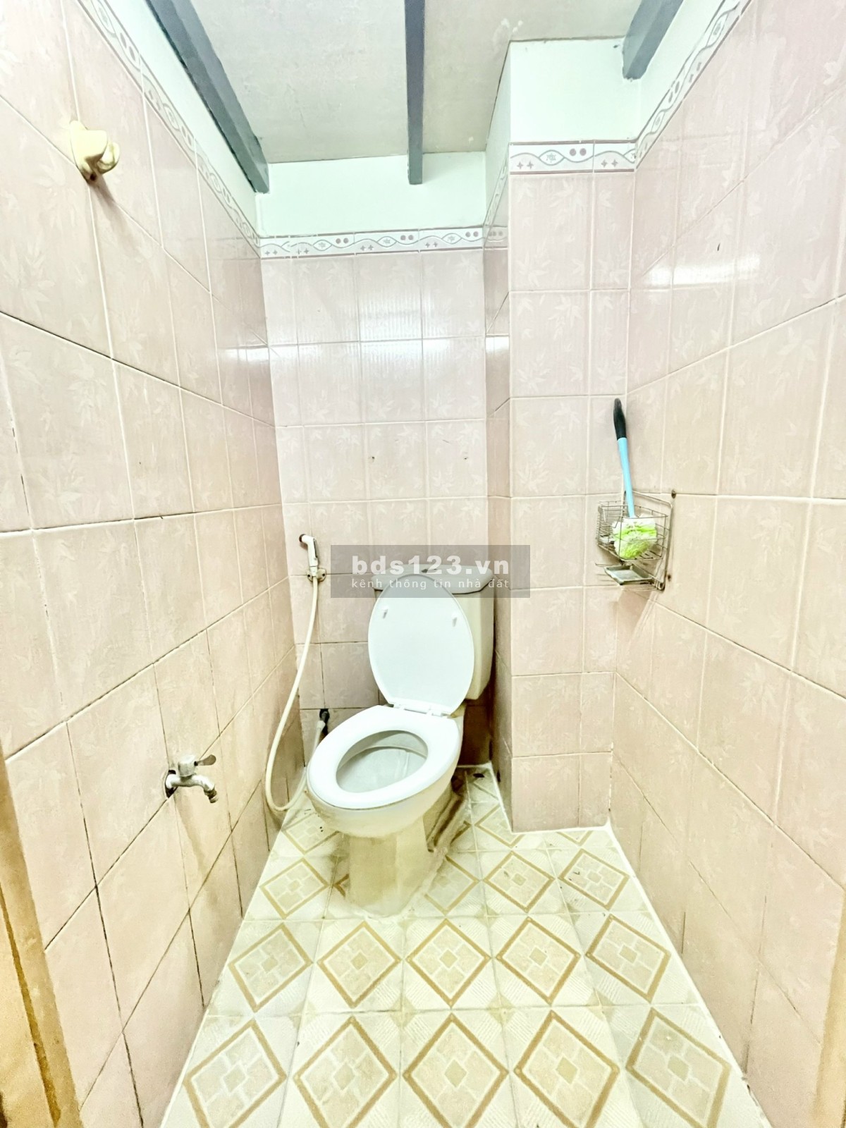 Phòng trọ rộng và đẹp 30m2 ngay Aeon Tân Phú: Có gác lửng, kệ bếp, giờ giấc tự do.
