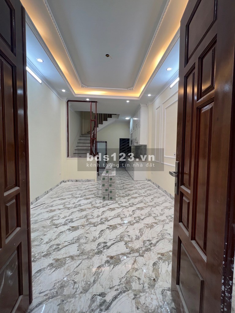 Hạ sốc bán gấp - Nhà phân lô hoàn thiện 5 tầng, mới tinh coong coong - Ngay gần Aeon Long Biên