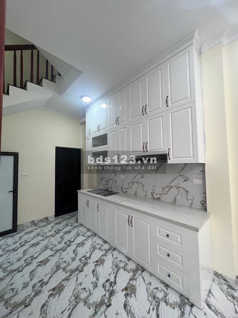 Hạ sốc bán gấp - Nhà phân lô hoàn thiện 5 tầng, mới tinh coong coong - Ngay gần Aeon Long Biên
