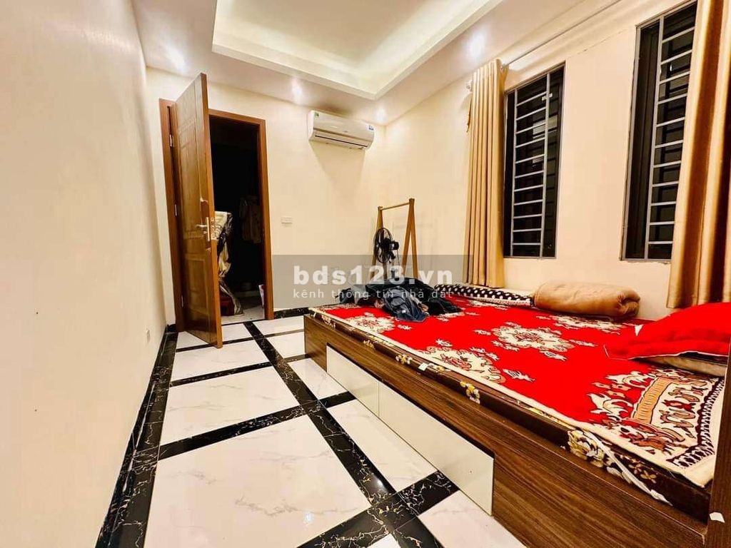 Bán gấp nhà mặt ngõ Phương Mai Đống Đa xe ba gác đỗ cửa - 30M - 5 tầng - Chỉ 3.3 tỷ