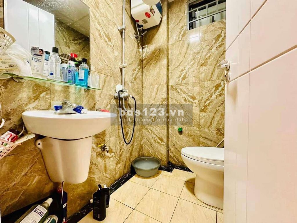 Bán gấp nhà mặt ngõ Phương Mai Đống Đa xe ba gác đỗ cửa - 30M - 5 tầng - Chỉ 3.3 tỷ
