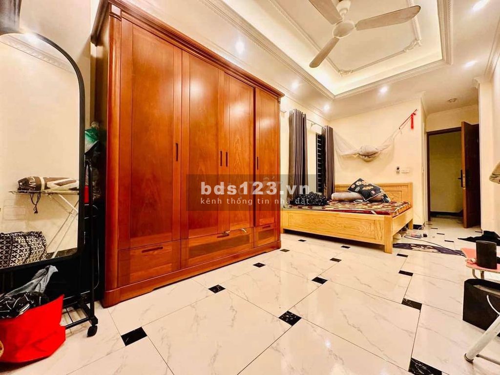 Bán gấp nhà mặt ngõ Phương Mai Đống Đa xe ba gác đỗ cửa - 30M - 5 tầng - Chỉ 3.3 tỷ