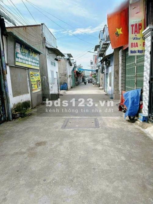 Bán nhà trọ Bình Dương gần ngã ba Ông Xã, DT 100m2, ngang 5m, giá 2.6 tỷ
