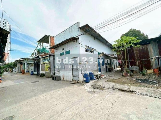 Bán nhà trọ Bình Dương gần ngã ba Ông Xã, DT 100m2, ngang 5m, giá 2.6 tỷ