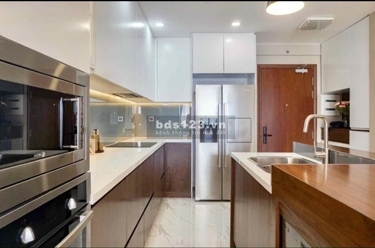 Bán gấp căn hộ 92m2 tầng 18 C/C Gold View Bến Vân Đồn Quận 4