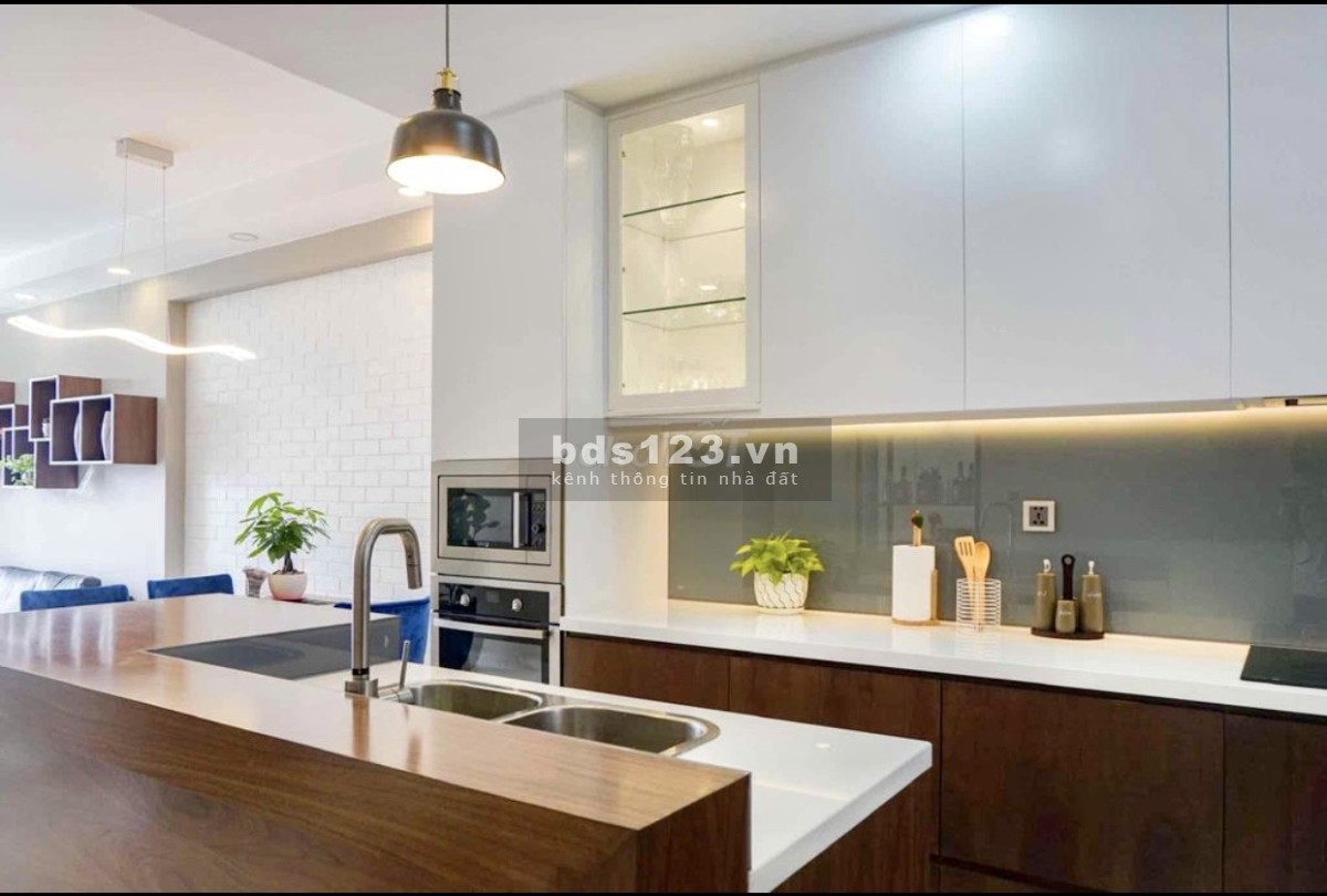 Bán gấp căn hộ 92m2 tầng 18 C/C Gold View Bến Vân Đồn Quận 4
