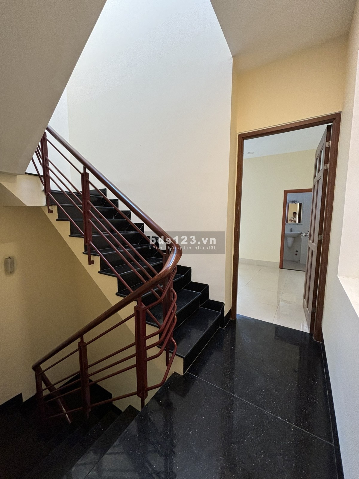 Nhà mới, hẻm xe hơi, 4PN 4WC + 2P đa năng, 20/ Đinh bộ Lĩnh thông XVNT, 0938764277