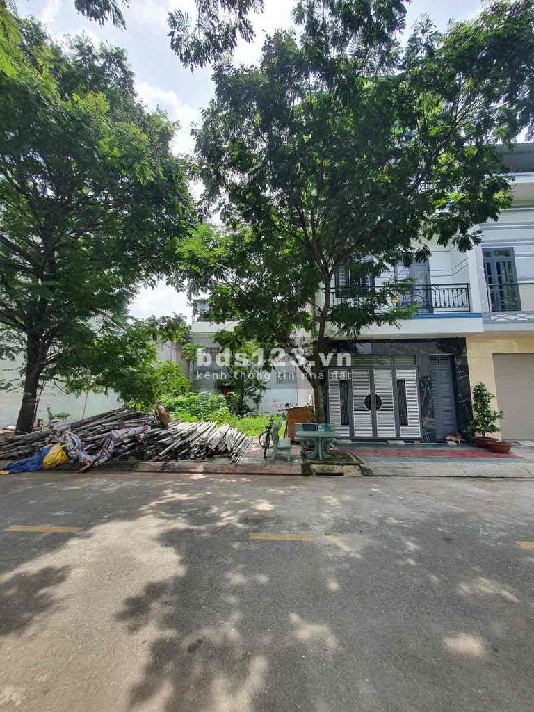 Cần bán 120m2 6x20m, full thổ cư, sổ hồng riêng, đường 8m, dân cư đông, gần ql 13, trường học, chợ.