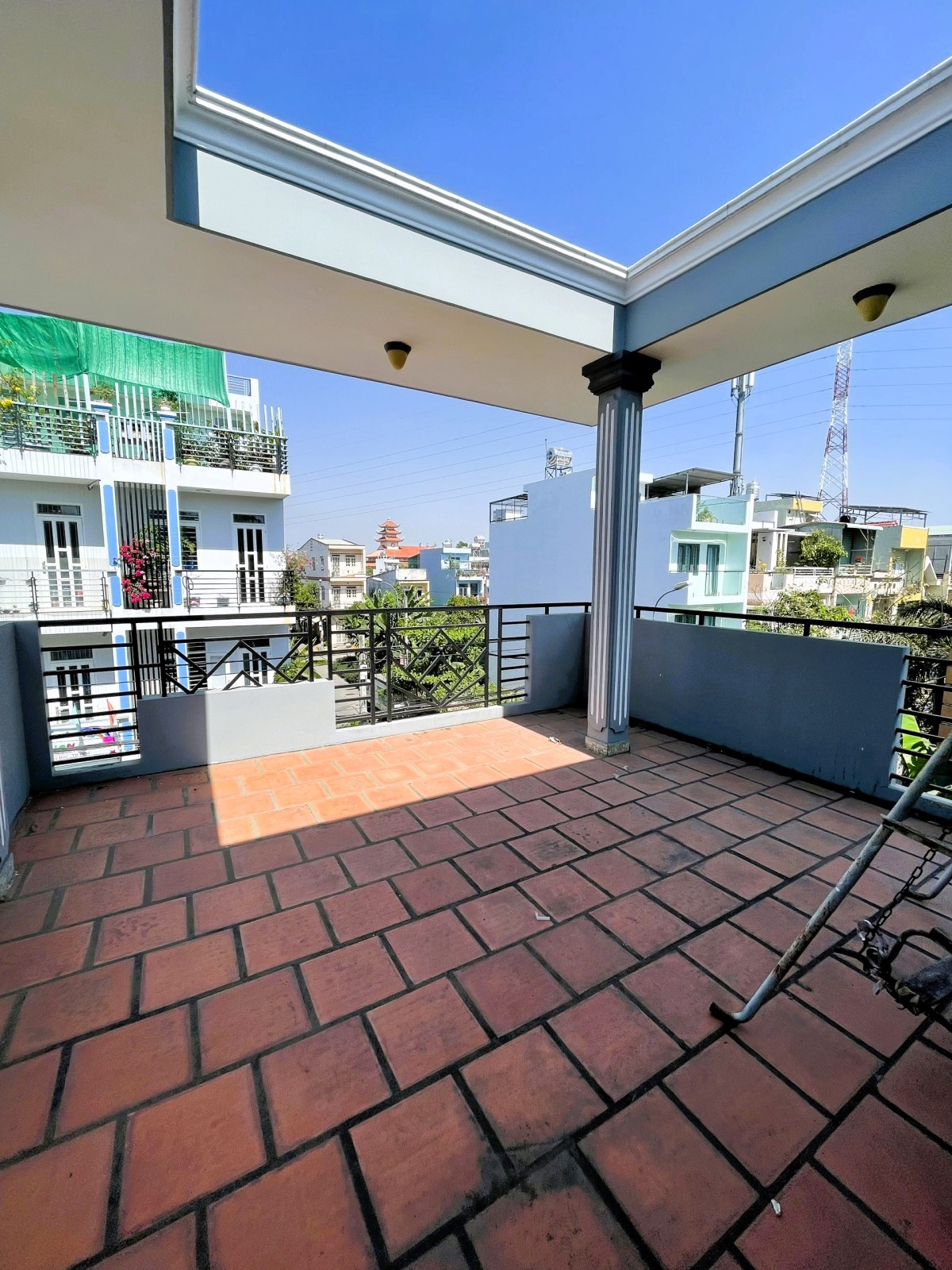Cho thuê nhà 1T2L 3pn 180m2 mặt tiền đường kdc Công Đoàn Trường Thọ