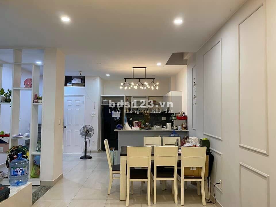 Nhà đẹp tại Huỳnh Văn Bánh, Phú Nhuận, mặt tiền hơn 6m, 5.2x13, 3 tầng, giá 7.3 Tỷ