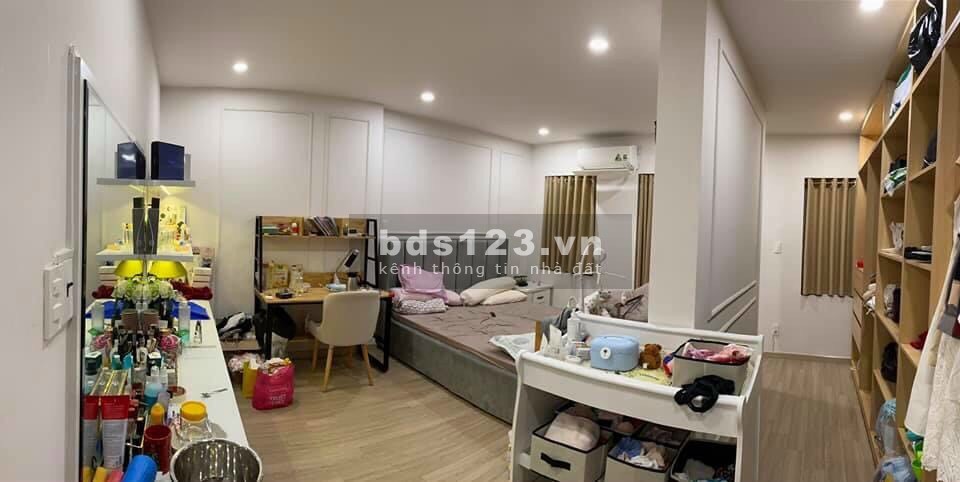 Nhà đẹp tại Huỳnh Văn Bánh, Phú Nhuận, mặt tiền hơn 6m, 5.2x13, 3 tầng, giá 7.3 Tỷ