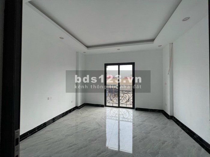 Cần bán nhà đẹp phố Thanh Am, Long Biên - 5 tầng, 3tỷ.