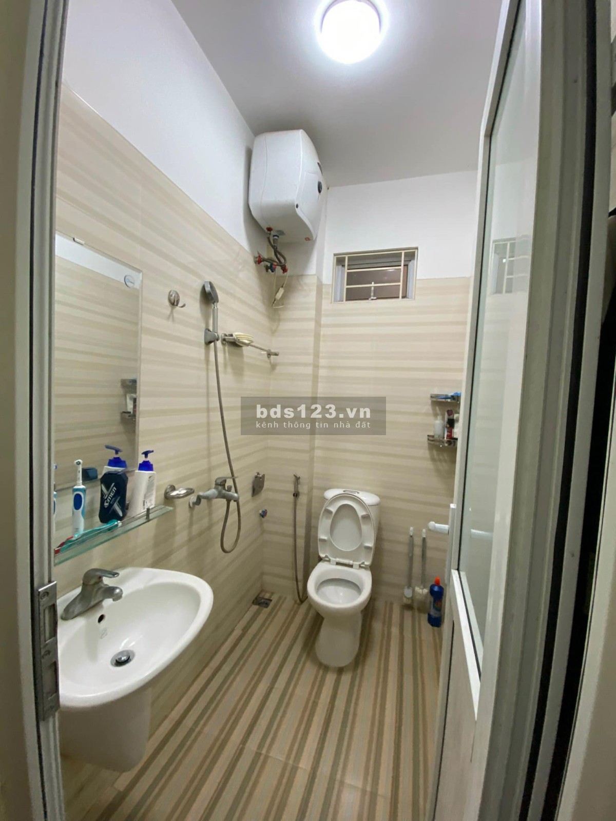 Bán nhà đẹp Pháo Đài Láng, diện tích 38m2, 5 tầng, MT 3.6m, giá chào 6 tỷ