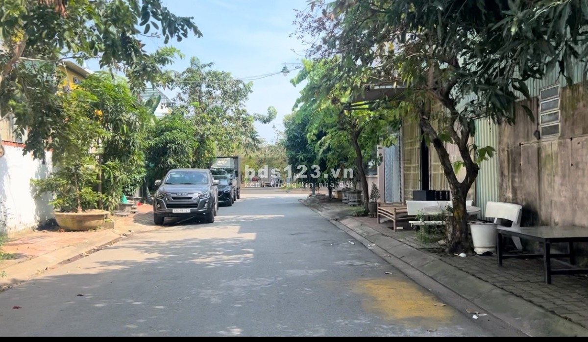 Cần bán 120m2 6x20m, full thổ cư, sổ hồng riêng, đường 8m, dân cư đông, gần ql 13, trường học, chợ.
