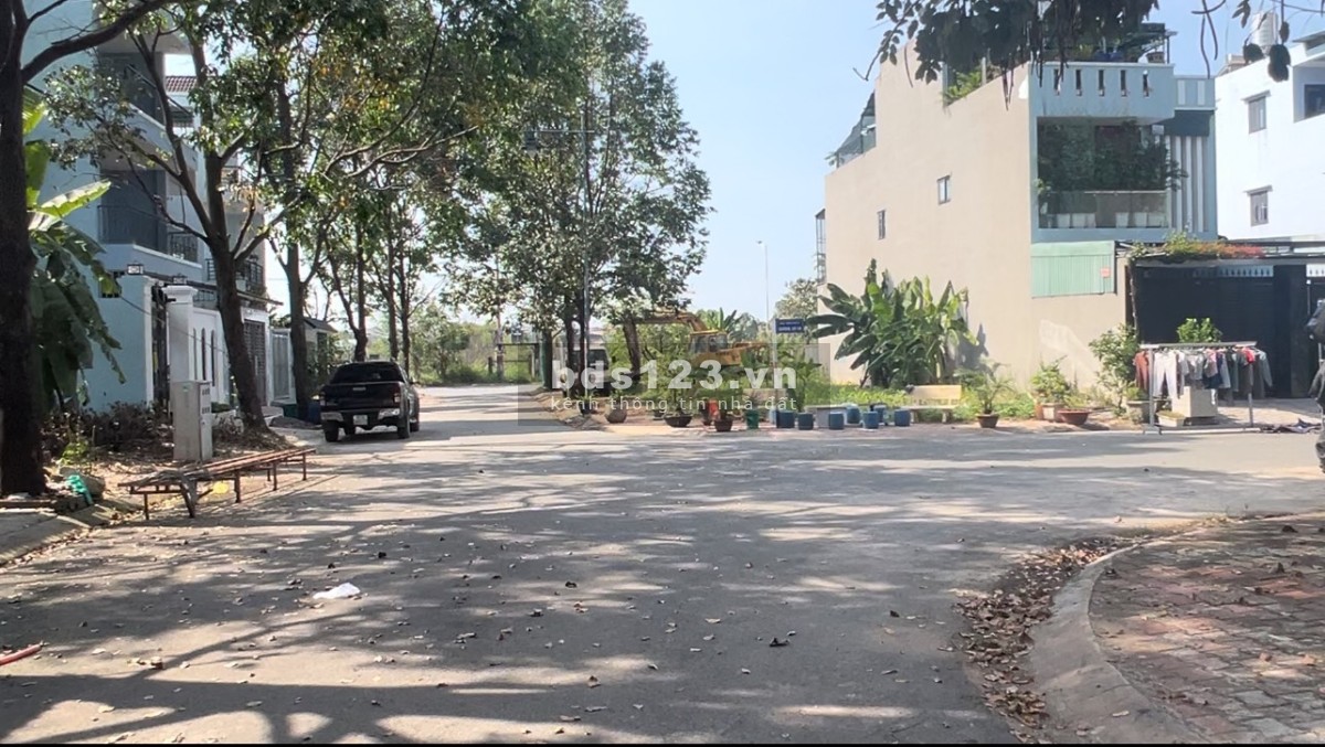 Cần bán 120m2 6x20m, full thổ cư, sổ hồng riêng, đường 8m, dân cư đông, gần ql 13, trường học, chợ.