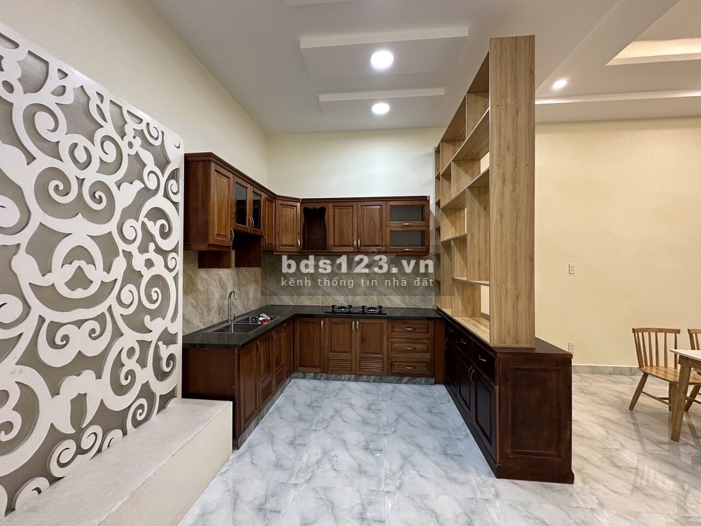Nhà 130m2, 3pn 3wc, hẻm xe tải, mới sơn sửa đẹp. Thích hợp ở + làm văn phòng, kho chứa hàng