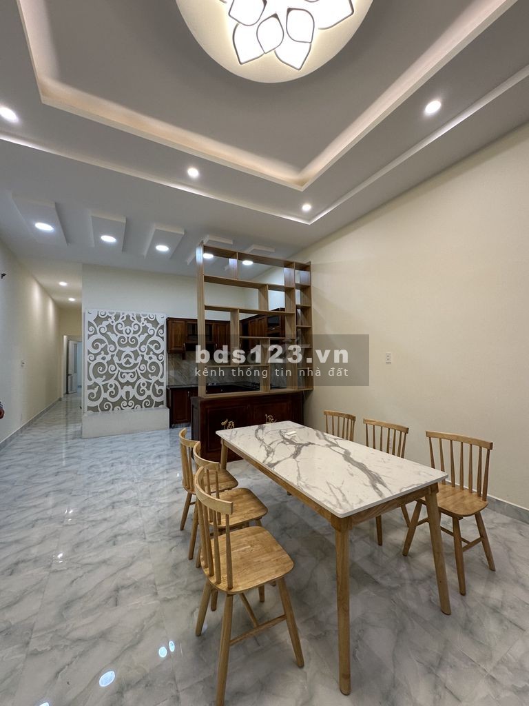 Nhà 130m2, 3pn 3wc, hẻm xe tải, mới sơn sửa đẹp. Thích hợp ở + làm văn phòng, kho chứa hàng