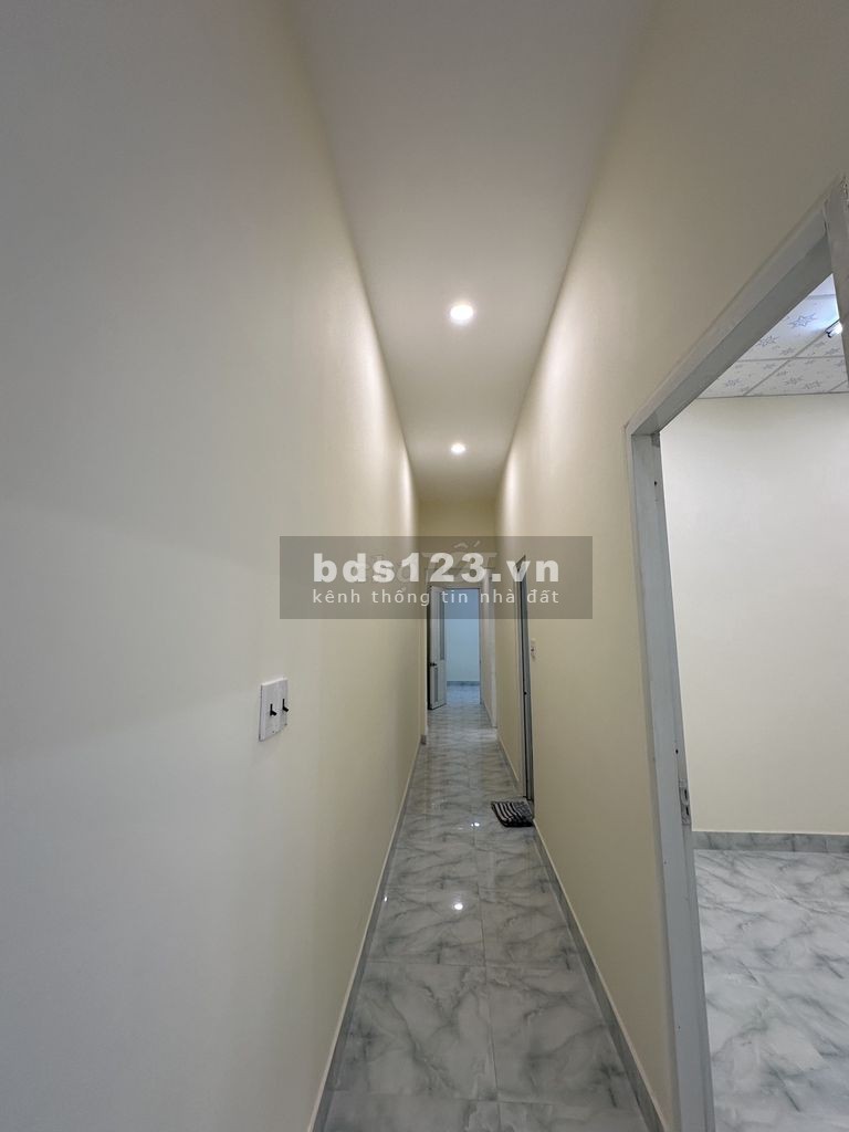 Nhà 130m2, 3pn 3wc, hẻm xe tải, mới sơn sửa đẹp. Thích hợp ở + làm văn phòng, kho chứa hàng