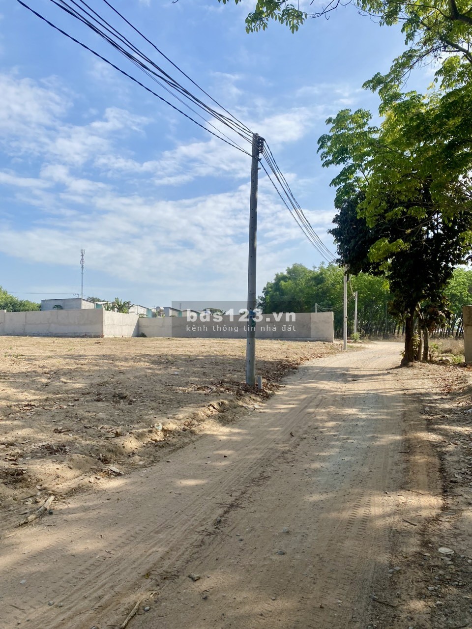 Đất Tp Bến Cát, gần chợ Nhật Huy, Vsip2, sổ sẵn, thổ cư, đường Oto