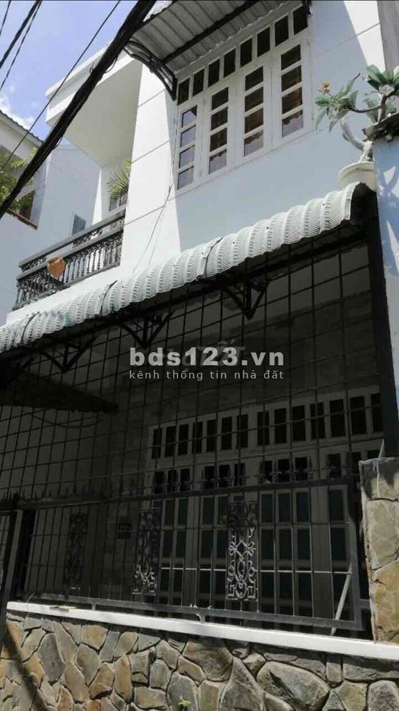 Nhà 1 trệt 1 lầu 2pn 3wc, hẻm xe tải thoáng mát. Gần ĐH Ngân Hàng, SPKT