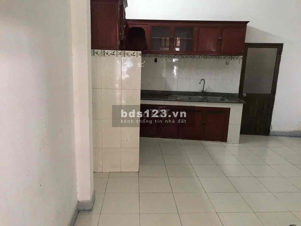 Nhà 1 trệt 1 lầu 2pn 3wc, hẻm xe tải thoáng mát. Gần ĐH Ngân Hàng, SPKT