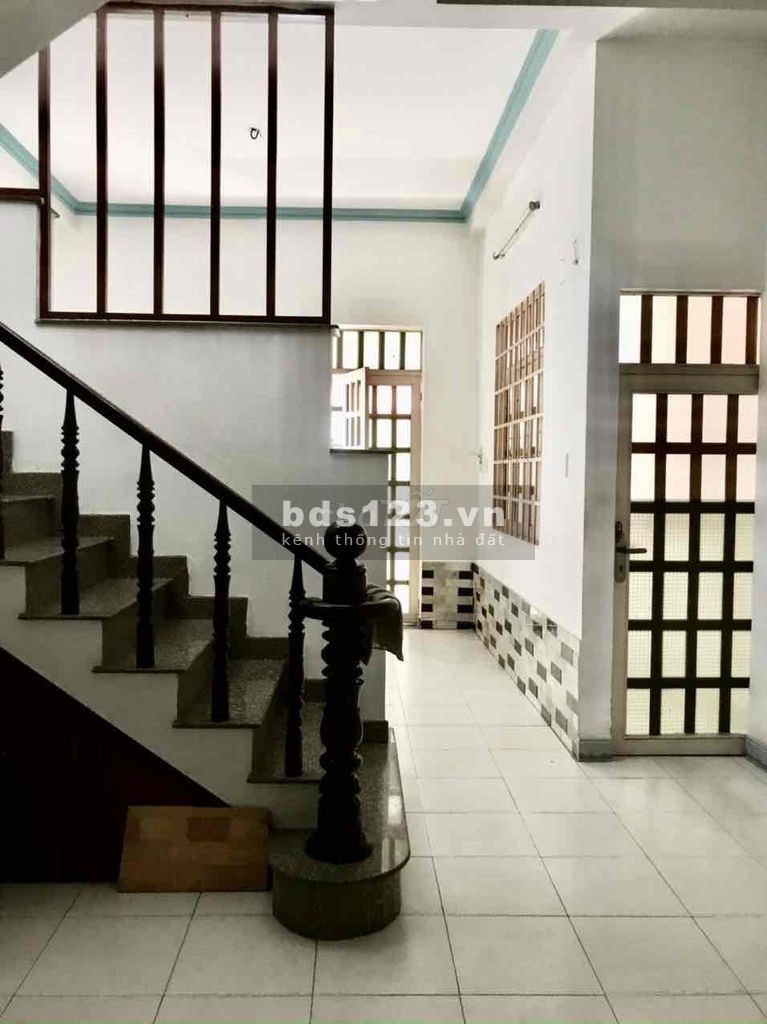 Nhà 1 trệt 1 lầu 2pn 3wc, hẻm xe tải thoáng mát. Gần ĐH Ngân Hàng, SPKT