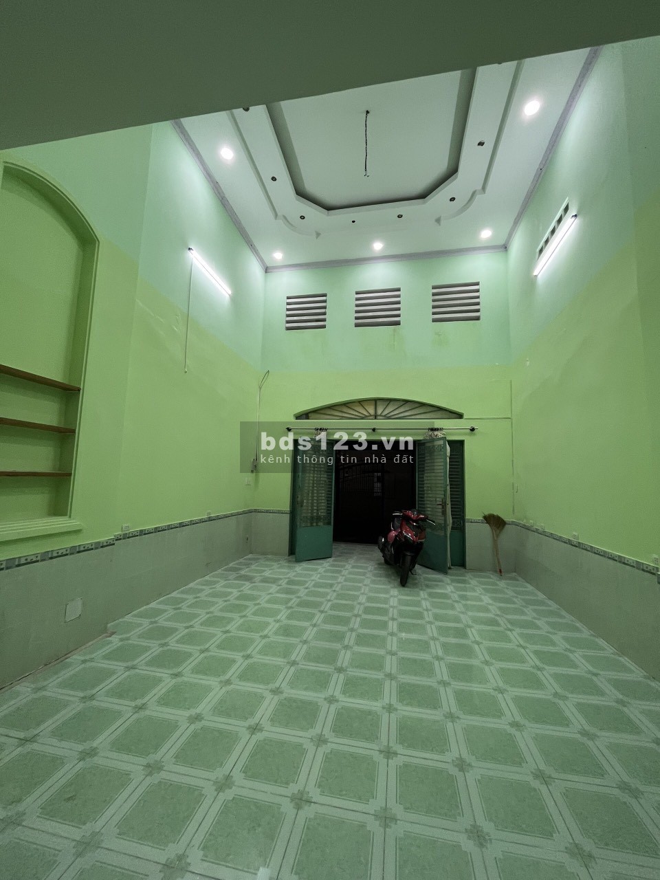 Nhà 5x20, gác đúc 40m2. Có thể ngăn nhiều phòng. Phù hợp ở, làm vp, kho