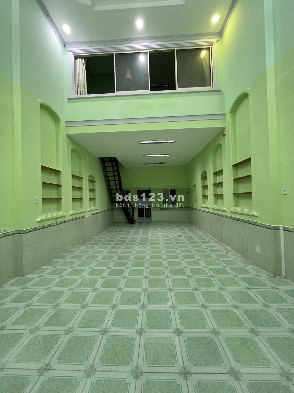 Nhà 5x20, gác đúc 40m2. Có thể ngăn nhiều phòng. Phù hợp ở, làm vp, kho