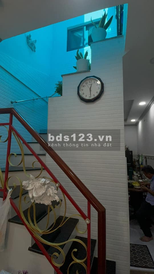 Bán nhà Tân Bình sát quận 10 đẹp lung linh, giá 3.4 tỷ, 2 tầng thông thoáng nhiều tiện ích
