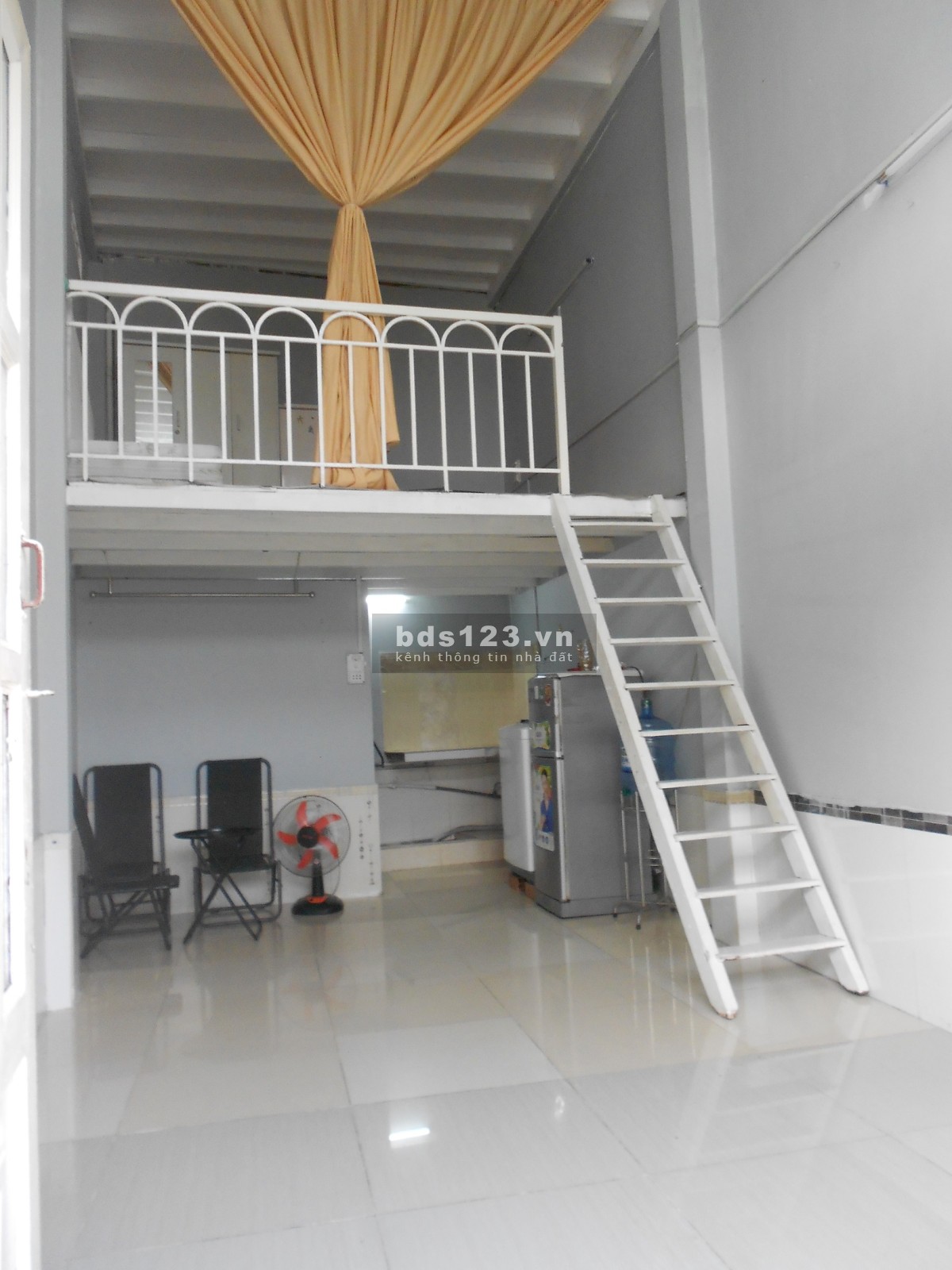 Nhà ở lầu 1 có nội thất gần LOTTE Mart quận 7 cho thuê