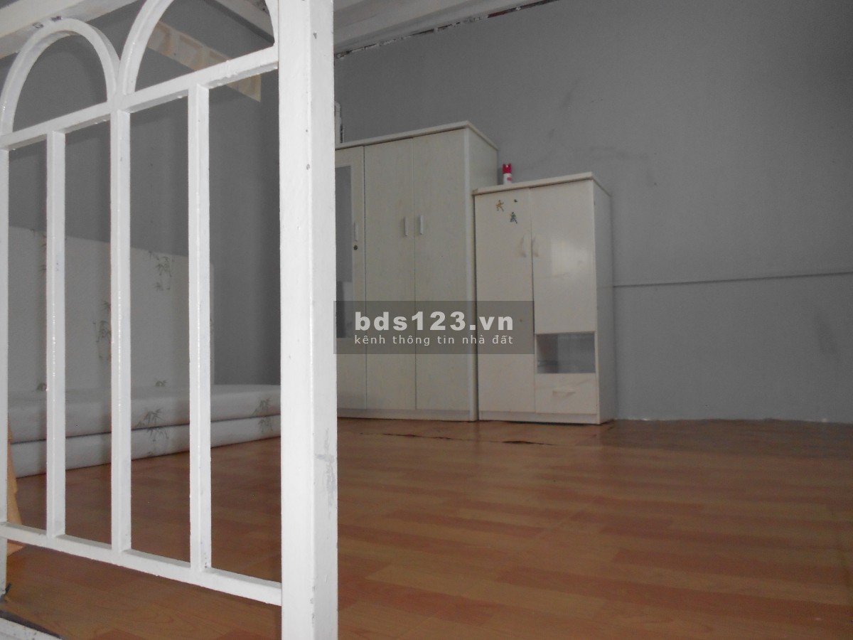Nhà ở lầu 1 có nội thất gần LOTTE Mart quận 7 cho thuê