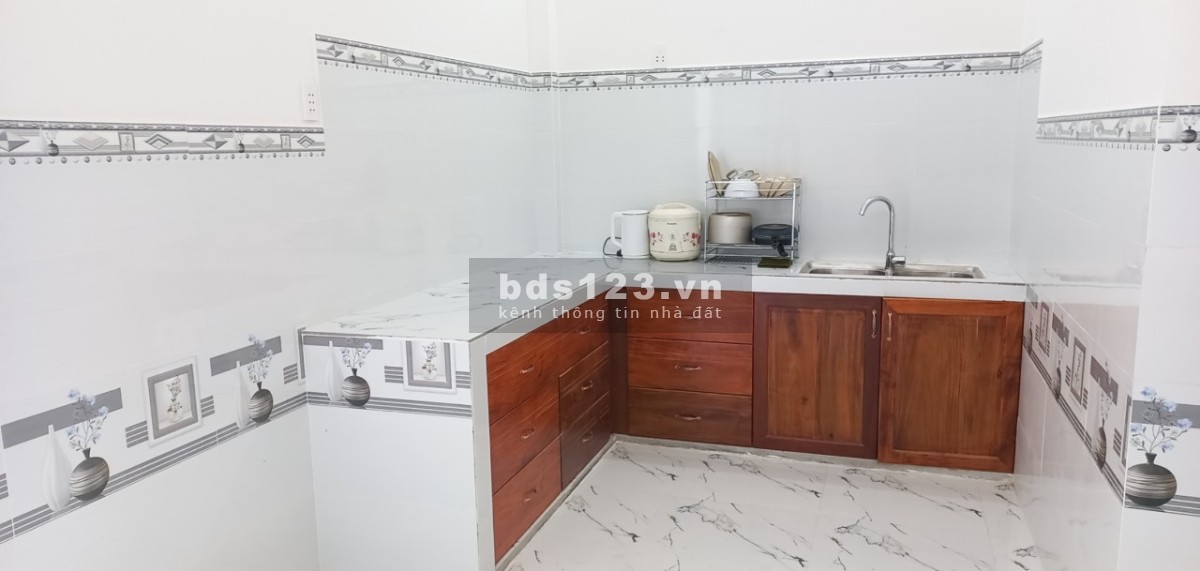 Nhà Nguyên Căn có sân vườn 180m2