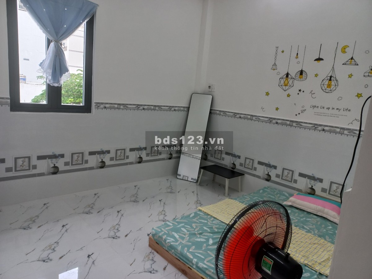 Nhà Nguyên Căn có sân vườn 180m2