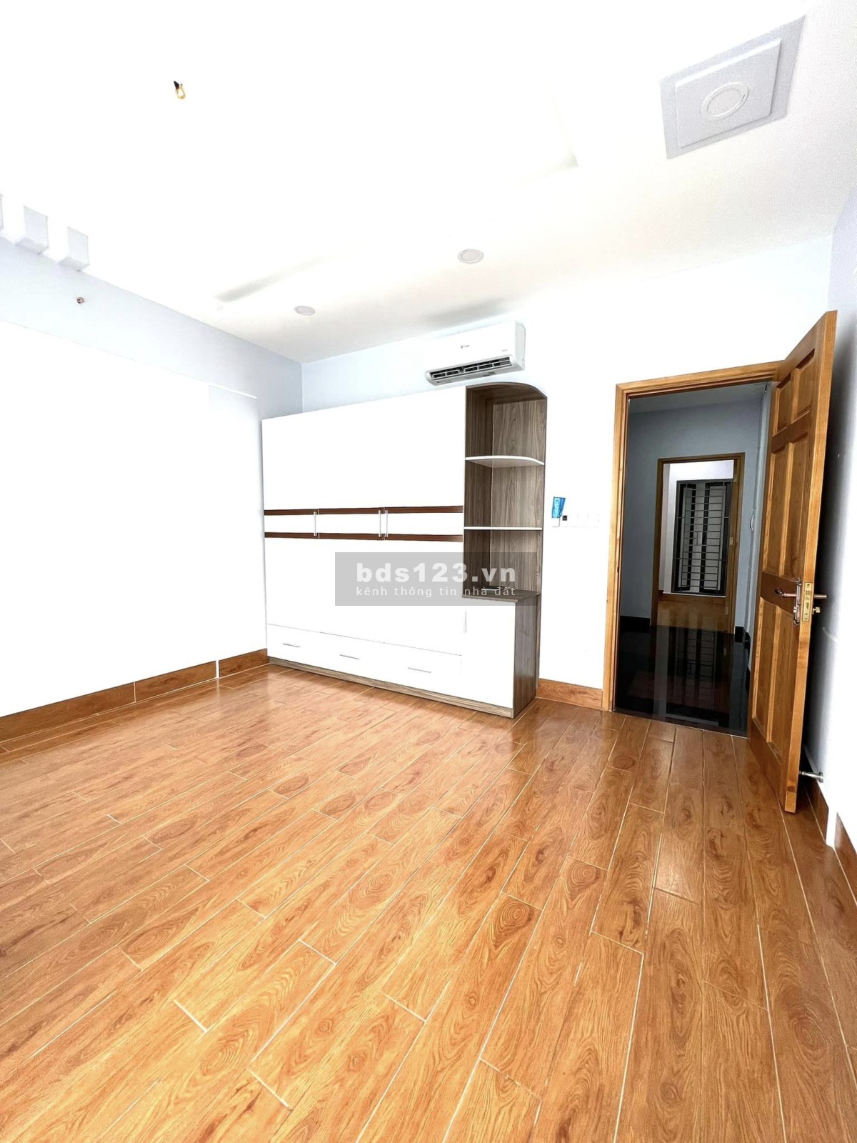 Bán nhà Tân Bình, hẻm xe hơi, Gần Phan Huy Ích, 4 tầng, 50m2, Giá 4,9 tỷ